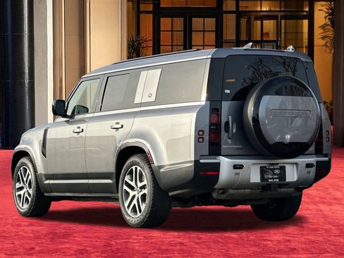 Used 2023 Land Rover Defender 130 SE image 4