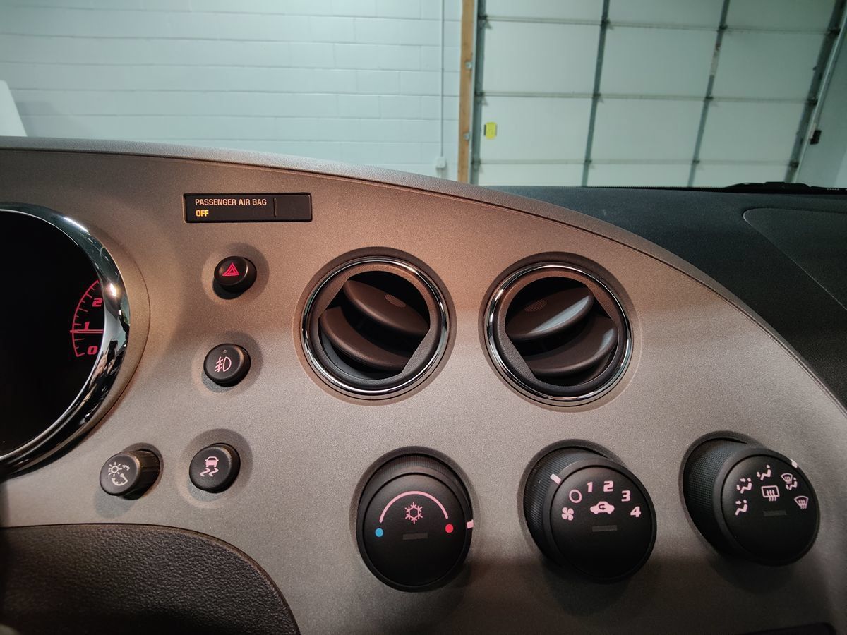 Used 2008 Pontiac Solstice GXP w/ Premium Package RWD image 28