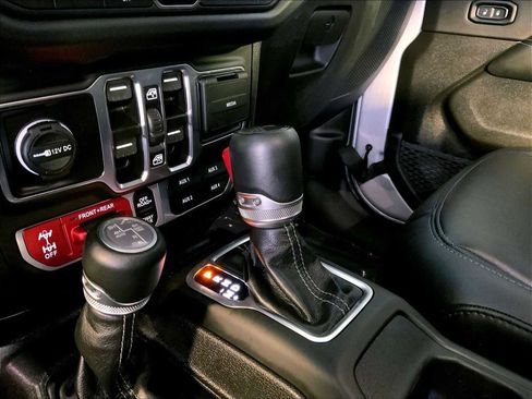 Used 2024 Jeep Wrangler Unlimited Rubicon 4xe AWD/4WD image 17