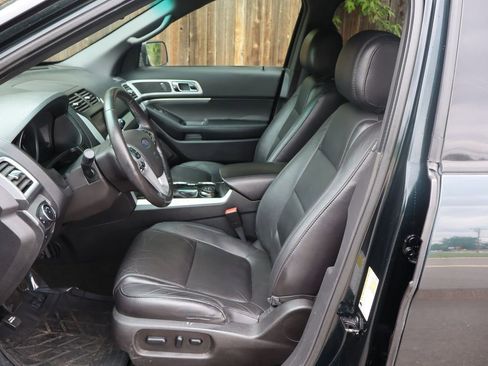 Used 2014 Ford Explorer XLT w/ Equipment Group 202A AWD/4WD image 18