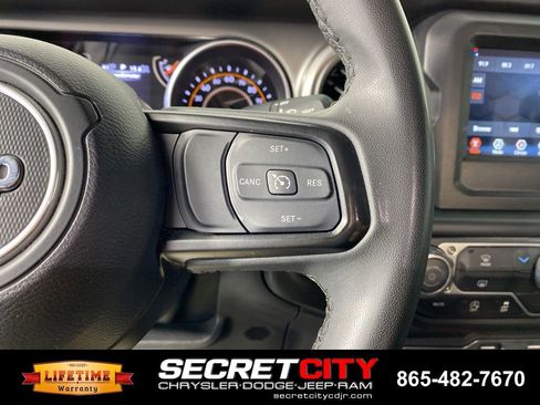 Used 2023 Jeep Gladiator Sport AWD/4WD image 16