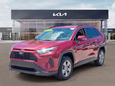 Used 2022 Toyota RAV4 XLE w/ Convenience Package AWD/4WD image 3