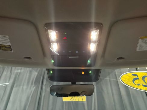 Used 2025 Mitsubishi Outlander SE FWD image 15