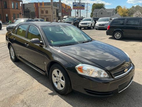 Used 2009 Chevrolet Impala LT FWD image 2