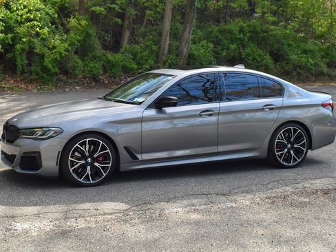 Used 2023 BMW M550i xDrive w/ Executive Package image 2