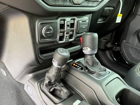 New 2026 Jeep Wrangler Unlimited Sahara AWD/4WD image 20