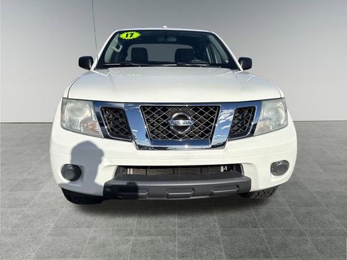 Used 2017 Nissan Frontier SV image 9