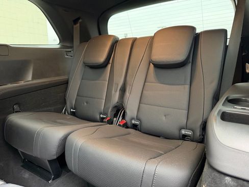 Used 2025 Mercedes-Benz GLS 450 4MATIC image 39