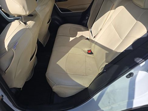 Used 2019 Toyota RAV4 LE FWD image 3