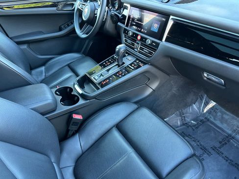 Certified 2025 Porsche Macan AWD/4WD image 17