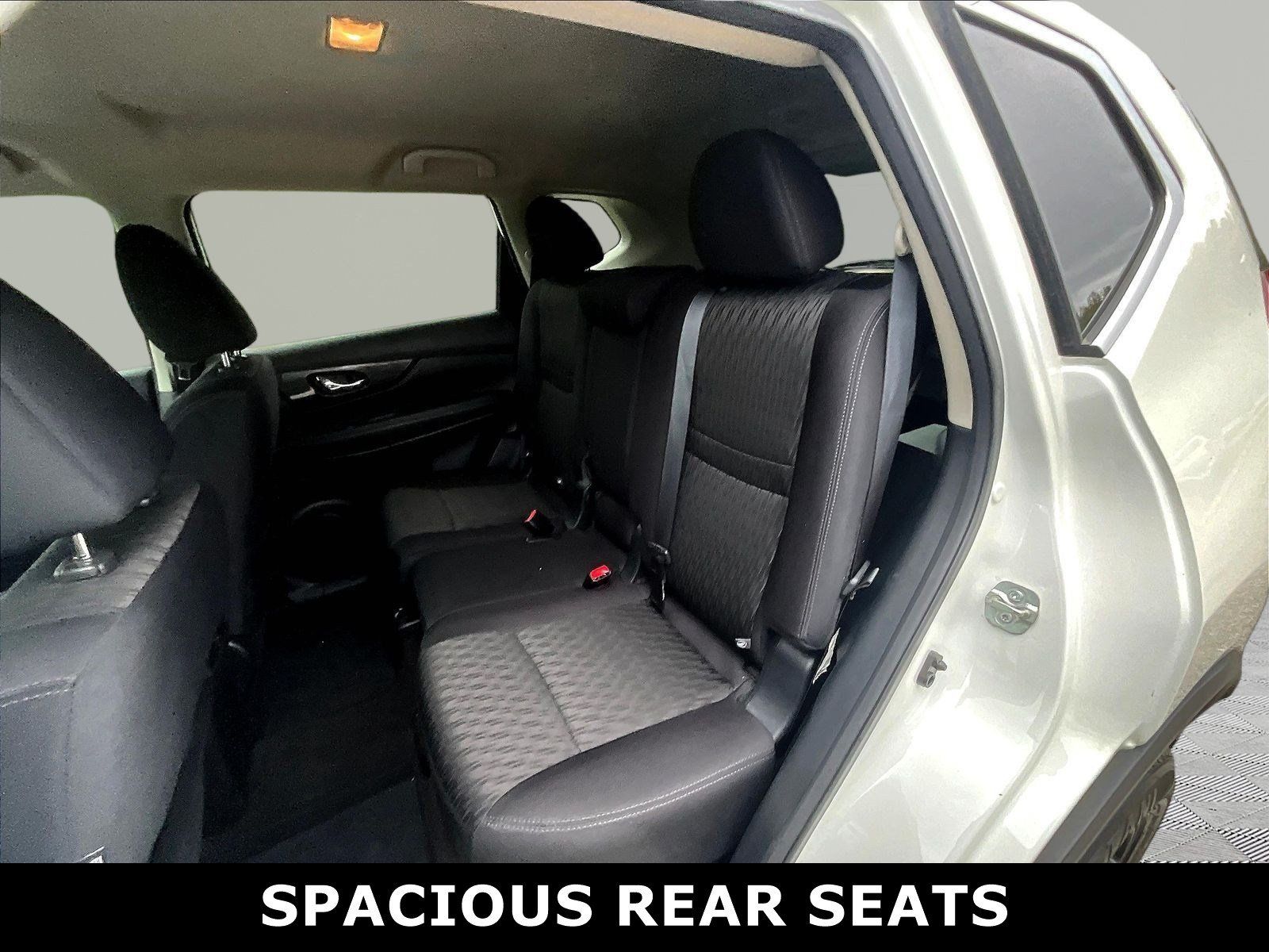Used 2019 Nissan Rogue SV w/ Premium Package FWD image 3