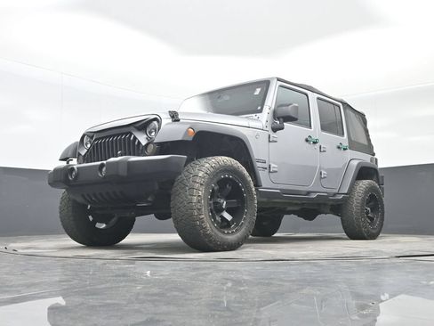 Used 2018 Jeep Wrangler Unlimited Sport S AWD/4WD image 25