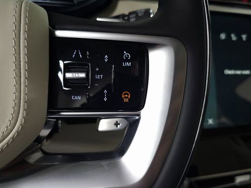 Used 2025 Land Rover Range Rover SE image 20