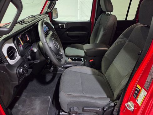Used 2025 Jeep Wrangler Unlimited Sport AWD/4WD image 12
