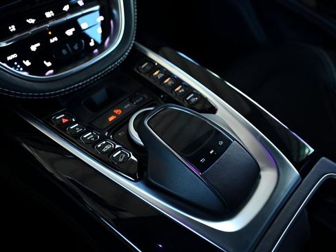 Used 2021 Aston Martin DBX image 21