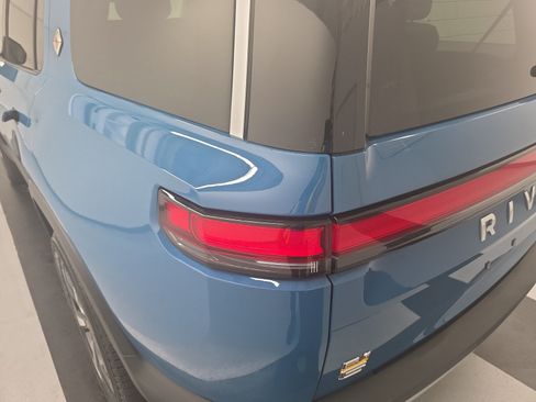Used 2023 Rivian R1S Adventure AWD/4WD image 38