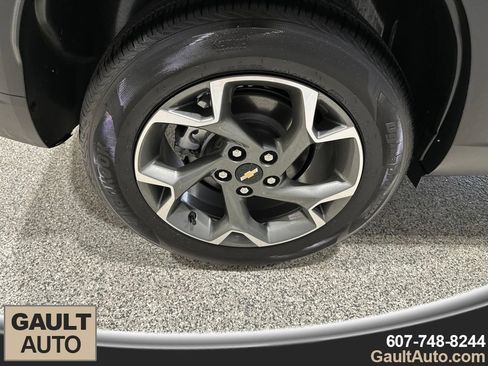 Used 2024 Chevrolet Trax LT w/ Driver Confidence Package FWD image 20