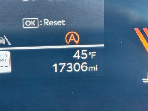 Used 2025 Kia Sorento S image 36