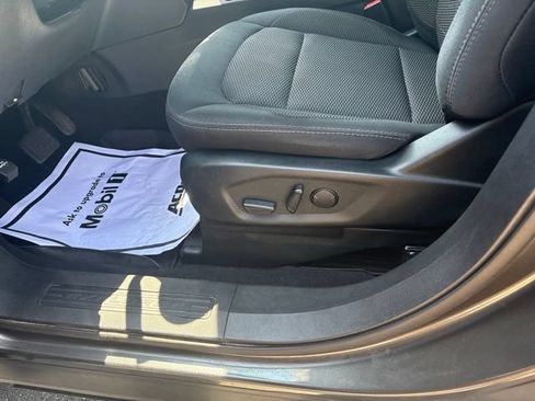Used 2019 Ford Explorer XLT AWD/4WD image 17