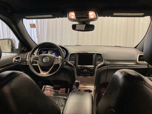 Used 2017 Jeep Grand Cherokee Limited AWD/4WD image 4
