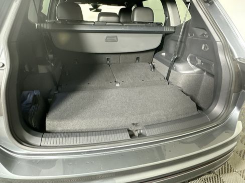 Used 2022 Volkswagen Tiguan SE R-Line FWD image 31