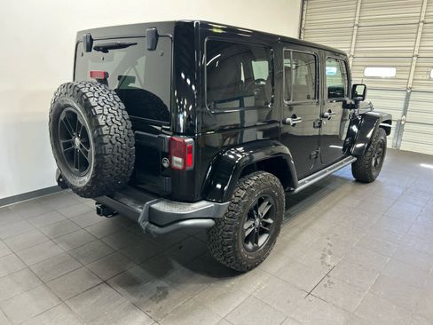 Used 2017 Jeep Wrangler Unlimited Sahara AWD/4WD image 3