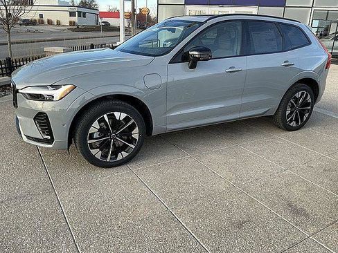 New 2026 Volvo XC60 T8 Plus w/ Protection Package Premier AWD/4WD image 11