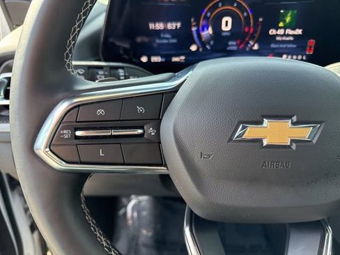 Used 2025 Chevrolet Traverse LT image 25