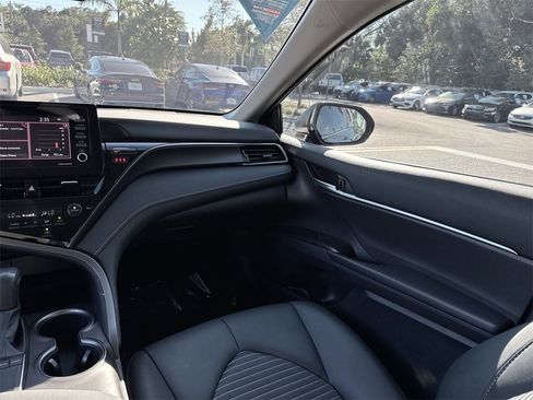 Used 2023 Toyota Camry SE image 16