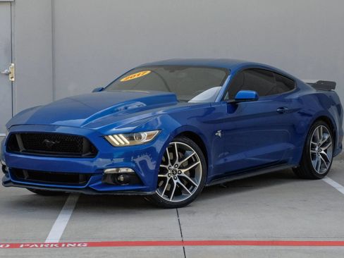Used 2017 Ford Mustang GT w/ Black Accent Package RWD image 6