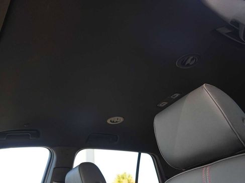 Used 2022 Chevrolet Traverse RS image 25