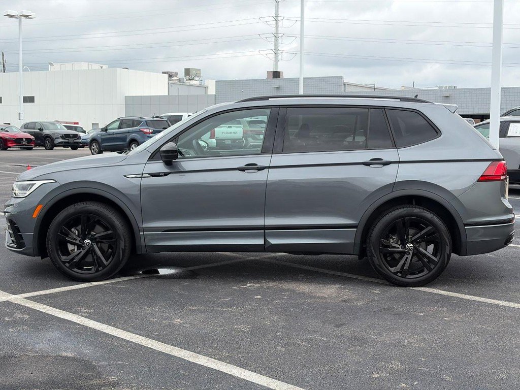 Used 2023 Volkswagen Tiguan SE R-Line FWD image 7