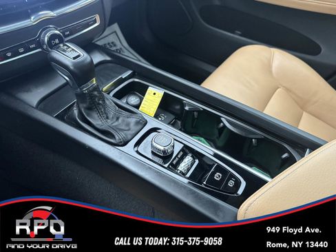 Used 2020 Volvo XC60 T6 Momentum image 27