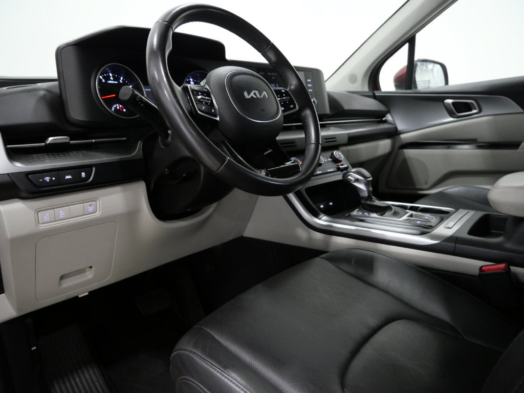 Used 2024 Kia Carnival LX FWD image 11