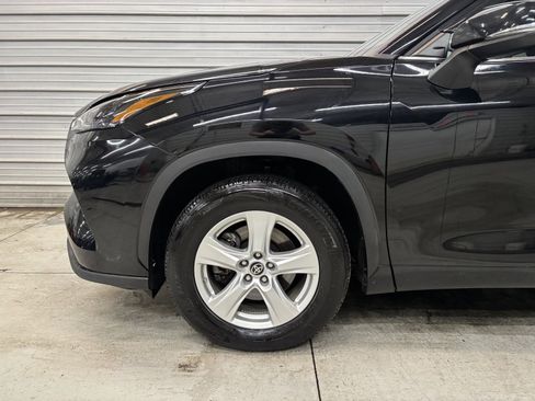 Used 2023 Toyota Highlander LE image 4