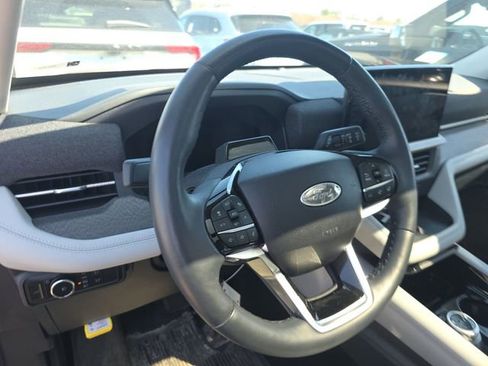 Used 2025 Ford Explorer Platinum w/ Ultimate Package AWD/4WD image 3