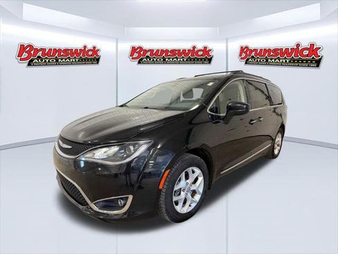 Certified 2017 Chrysler Pacifica Touring-L w/ Tire & Wheel Group FWD image 6