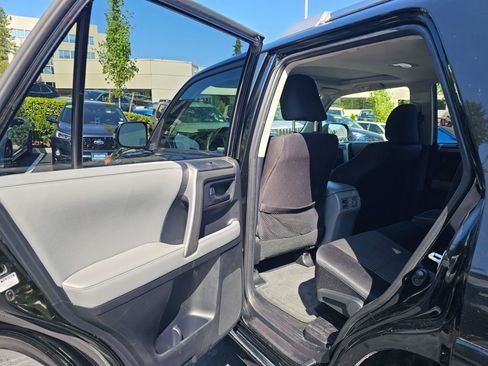 Used 2012 Toyota 4Runner SR5 w/ Convenience Pkg AWD/4WD image 18