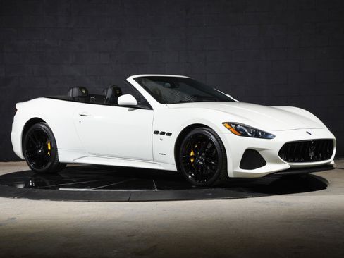 Used 2018 Maserati GranTurismo Sport image 2