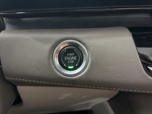 Used 2021 Cadillac Escalade ESV Premium Luxury Platinum image 15