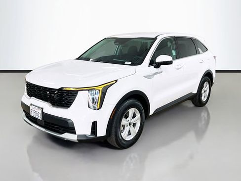 Certified 2025 Kia Sorento LX image 3