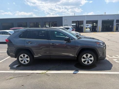Used 2021 Toyota RAV4 LE AWD/4WD image 4
