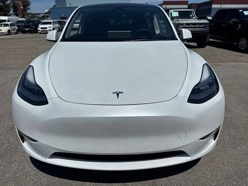 Used 2023 Tesla Model Y Long Range AWD/4WD image 2