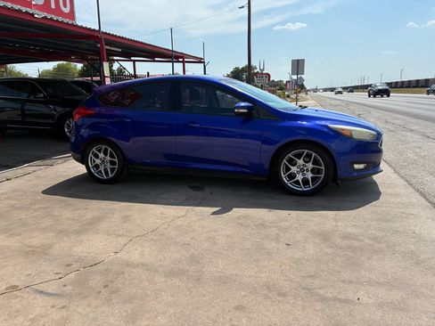 Used 2015 Ford Focus SE w/ Equipment Group 201A FWD image 12