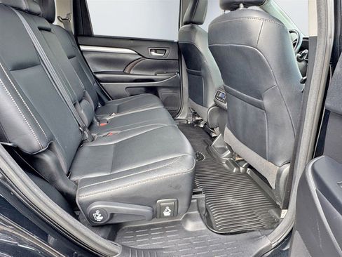 Used 2018 Toyota Highlander XLE image 28