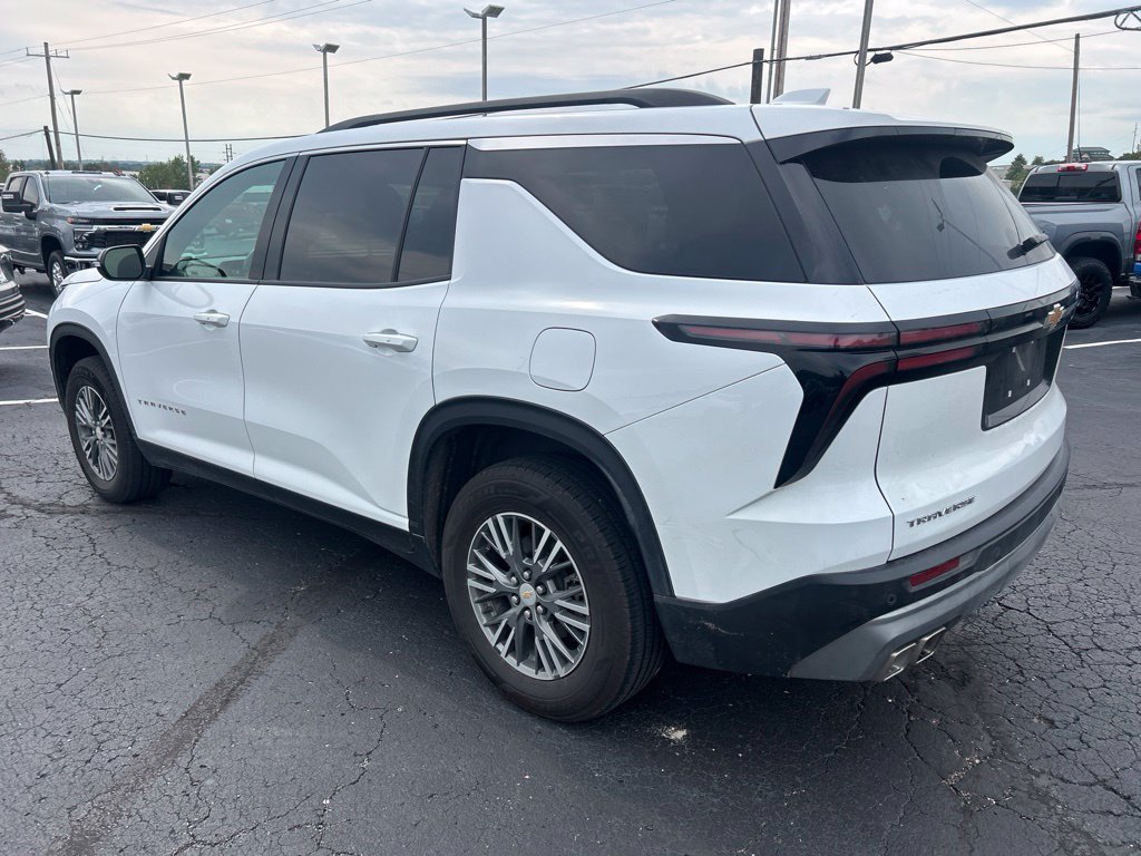 Used 2025 Chevrolet Traverse LT FWD image 7