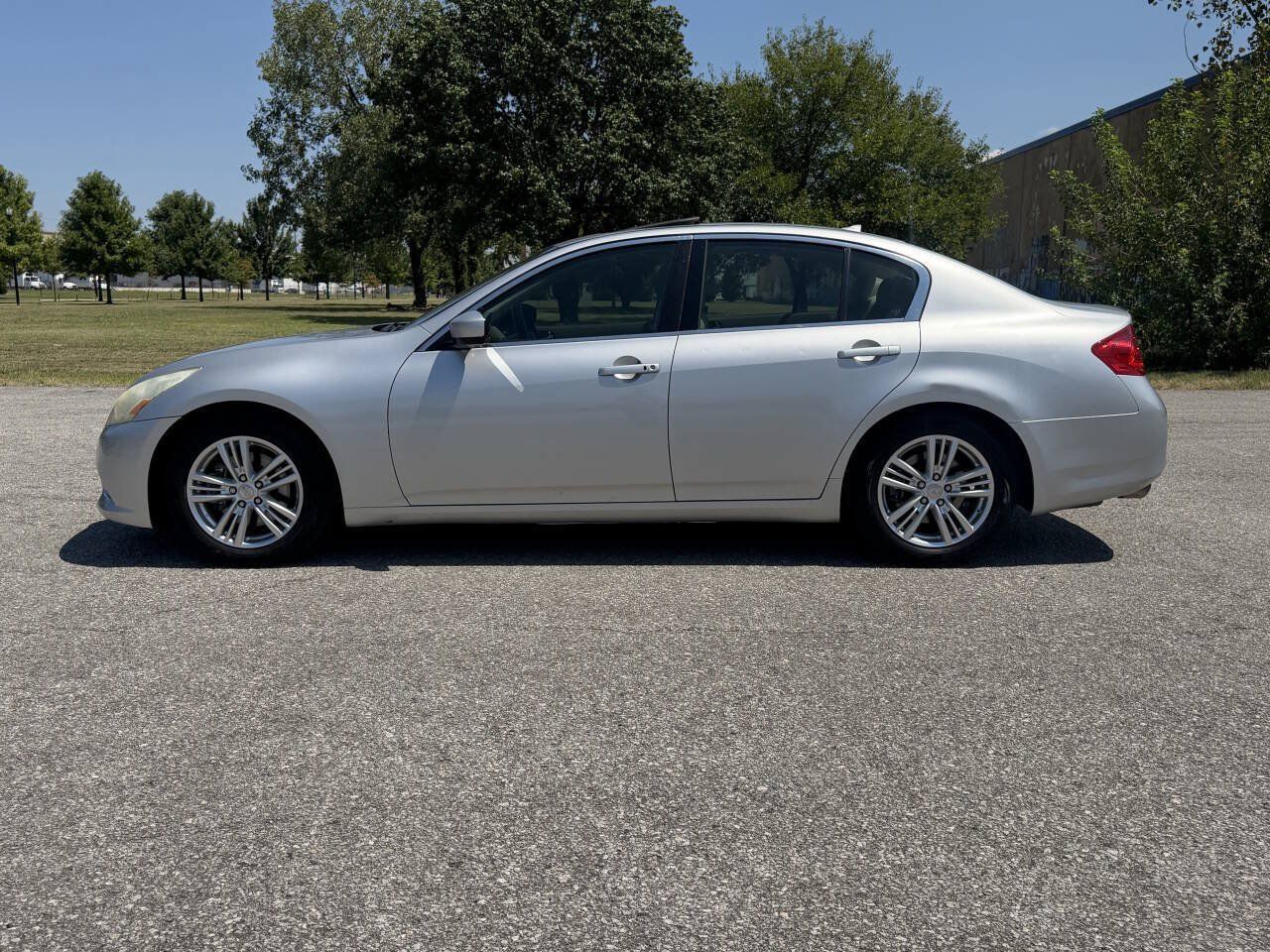 Used 2010 INFINITI G37 Journey w/ Premium Pkg RWD image 10