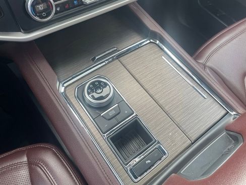 Used 2024 Ford Expedition Limited image 19