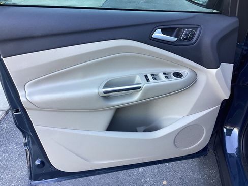 Used 2019 Ford Escape Titanium image 23