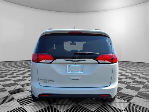 Used 2020 Chrysler Pacifica Touring-L Plus image 6